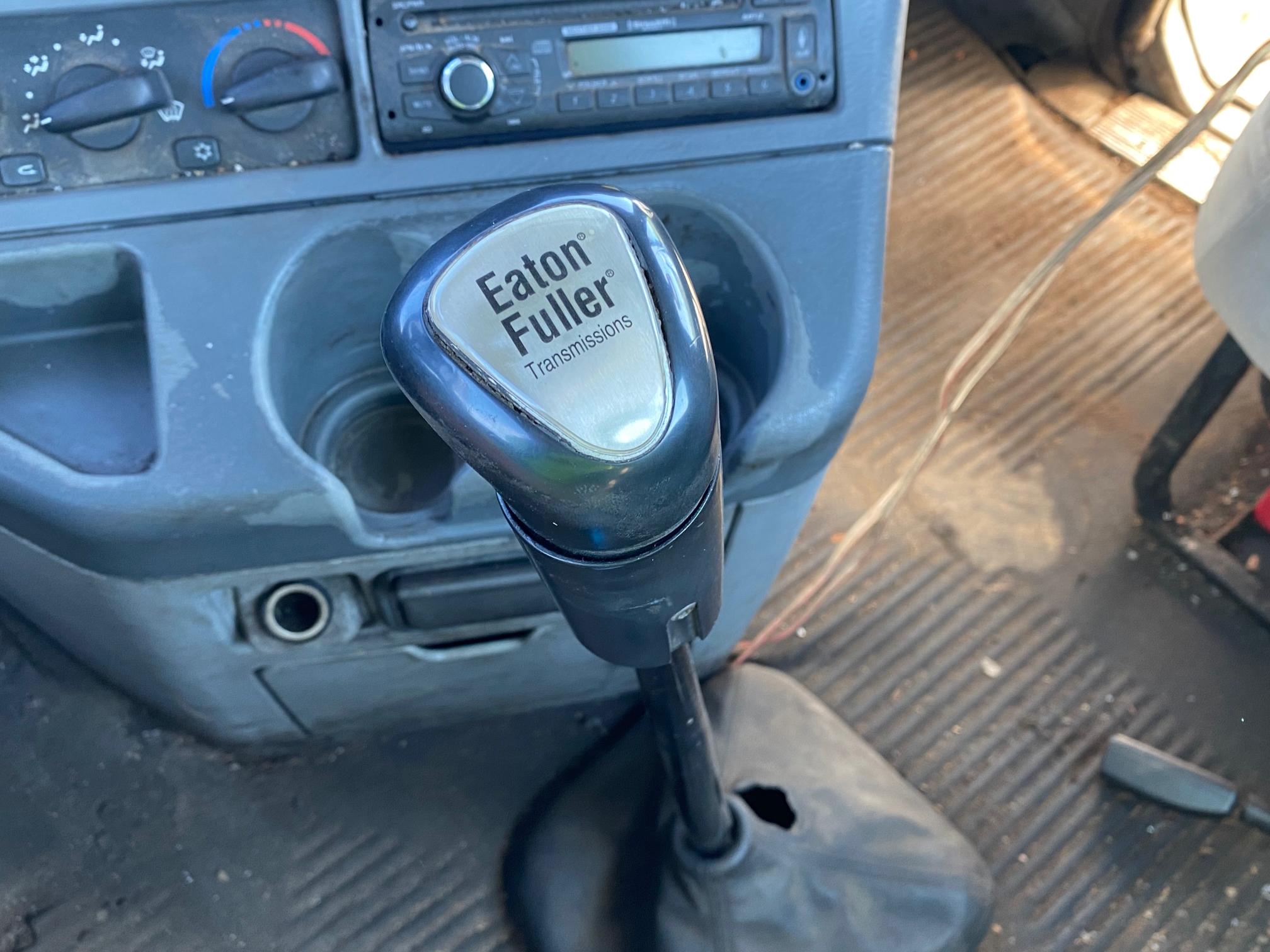 2008 FREIGHTLINER Columbia - Image 9